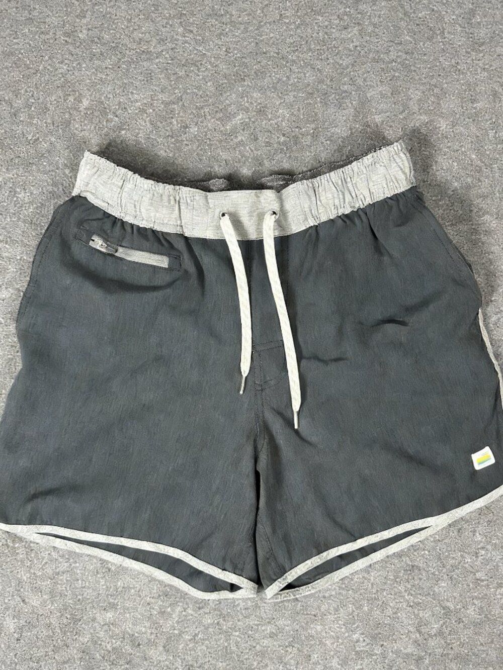 Vuori V CYCLED Black/Grey Men's Medium Performance 4-Way Stretch Shorts